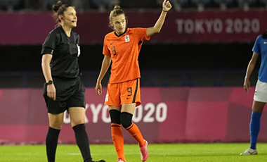 奥运会女足小组赛荷兰主帅：对中国不会冒险使用米德玛