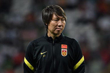 中国足协宣布与国足主帅李铁续约到2026年 意在亚洲杯