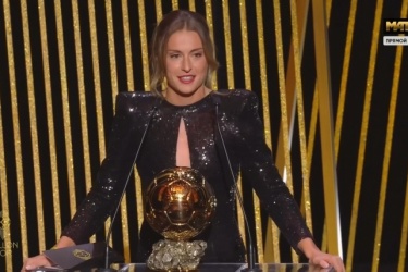 普特拉斯荣获女足金球奖 并表示这不会是巴萨球员最后一次拿金球奖