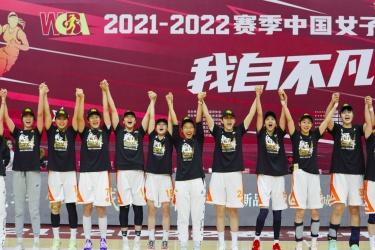 内蒙古女篮蝉联WCBA总冠军 杨力维获FMVP