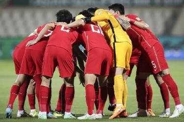 世预赛国足1-1沙特 国足球员拼劲十足