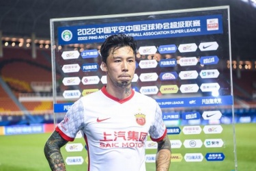 中超联赛上海海港2-0河北队，冯劲贡献两助攻，助海港队取得赛季首胜