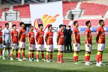 中超联赛广州队1-0河北队，双方各吃一张红牌，广州迎来赛季首胜