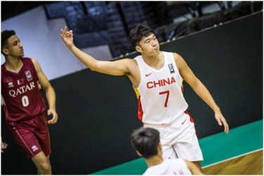 U18亚洲杯中国国青男篮战胜卡塔尔，成功进入四强