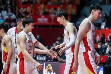 中国男篮世预赛12人大名单出炉，周琦郭艾伦赵继伟在列