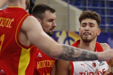 男篮欧洲锦标赛小组赛：土耳其以72-68战胜了黑山