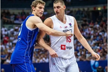 男篮欧锦赛：塞尔维亚以100-70的比分战胜了芬兰，提前锁定16强