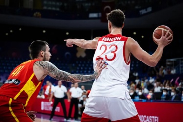 男篮欧锦赛小组赛：西班牙以72-69战胜了土耳其