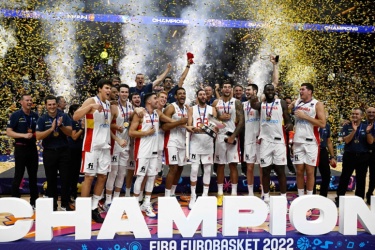 西班牙再一次夺得欧锦赛冠军，欧州篮球史上最出色的球队之一？