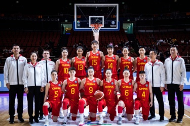 中国女篮在世界杯以107-44的大比分战胜了韩国，取得小组赛首胜