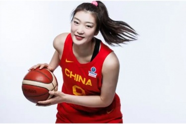 中国女篮球员李梦发高烧，或将缺席今日对阵澳大利亚的半决赛