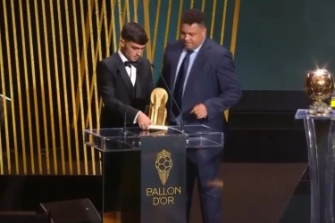 骆明：加维17岁就在巴萨和西班牙成为主力，球迷应该尊重金球奖得主的投票